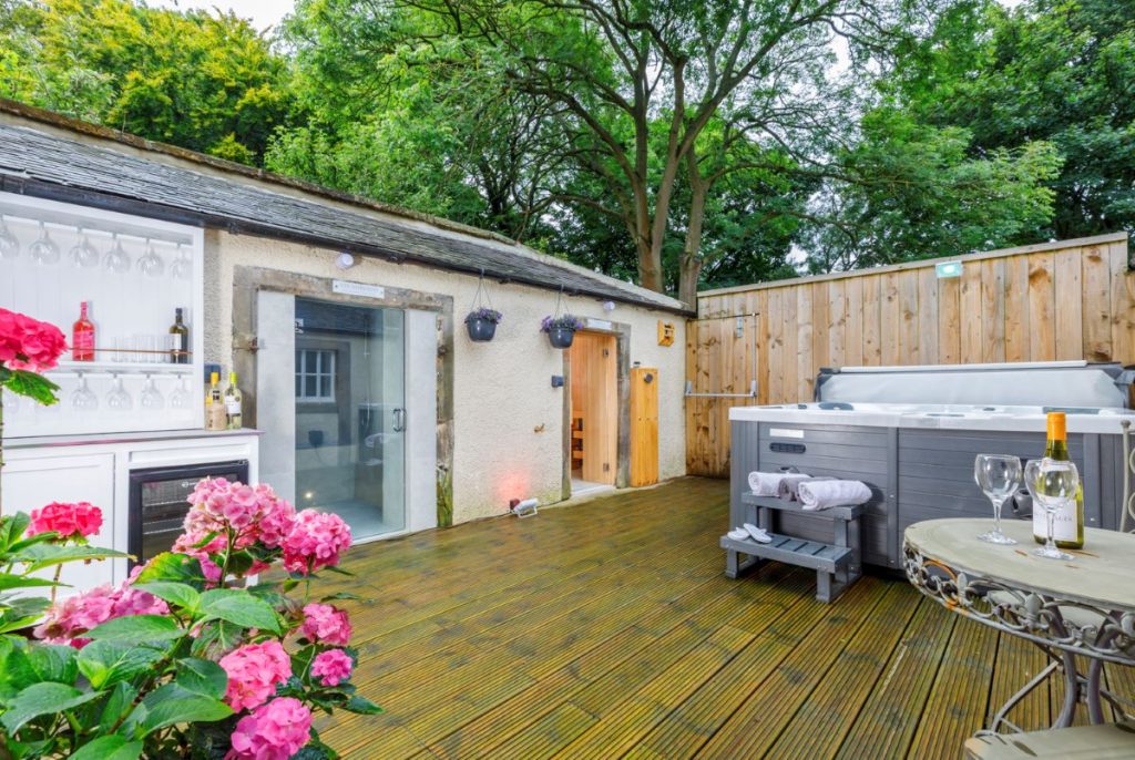 Courtyard with hot tub, steam room and bar