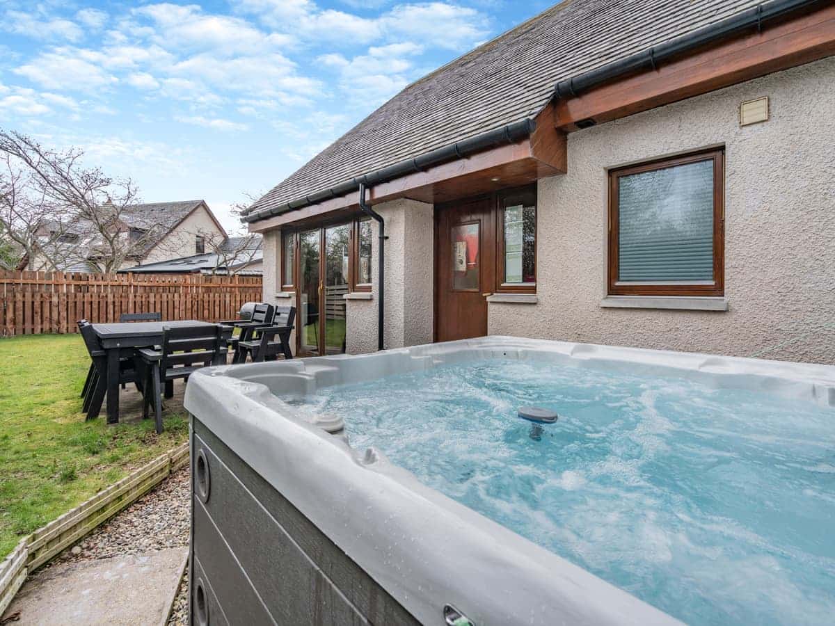 Hot tub in garden of Aviemore holiday cottage
