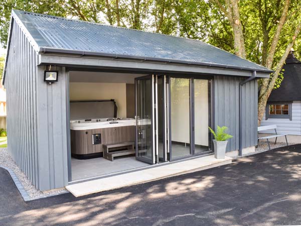 little chestnut muir ord exterior scotland self catering hot tub