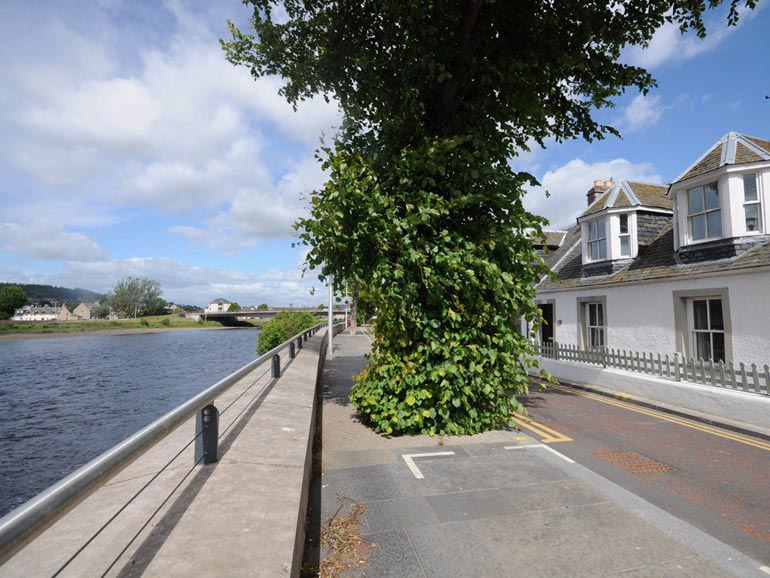 Inverness holiday c.ottage exterior with river view