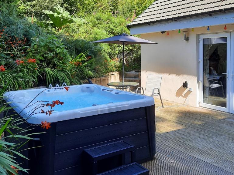private hot tub in courtyard garden