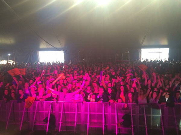 Tiree Music Festival - Crowd before Trail West performance